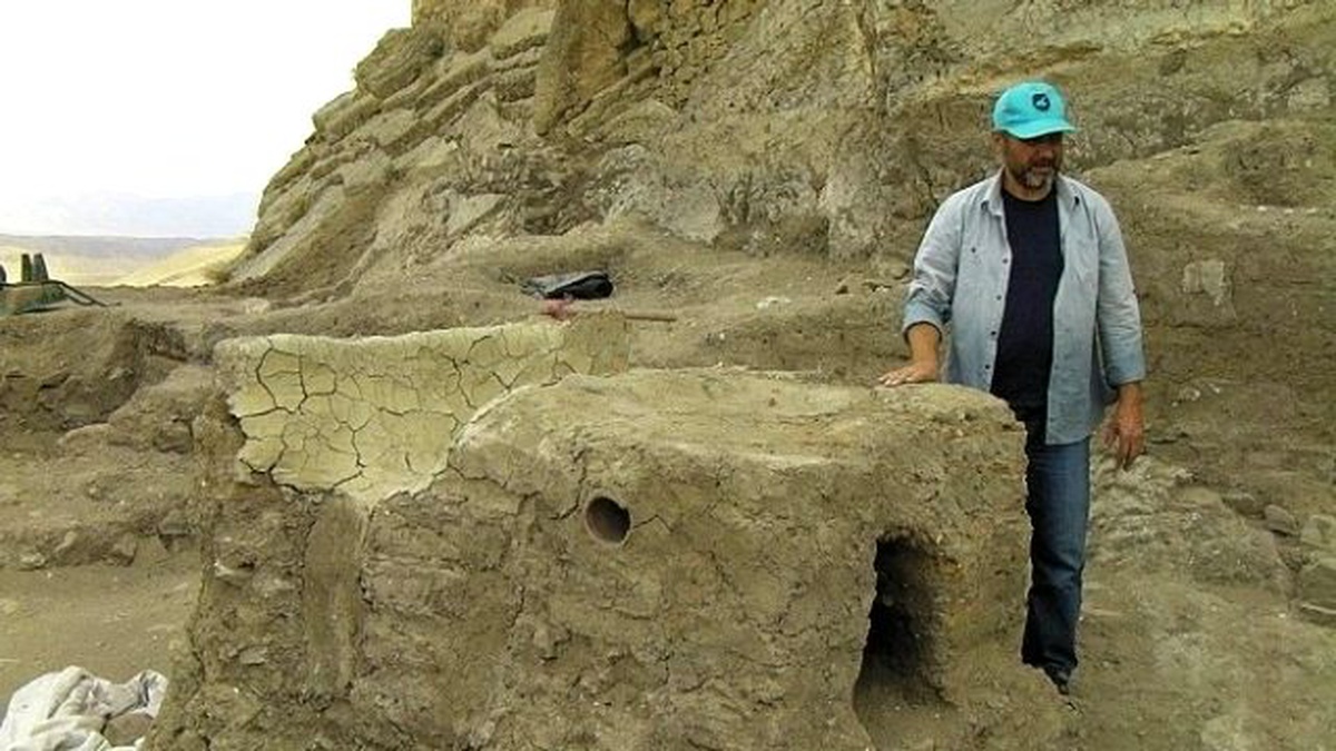 Hoşap Kalesi\'nde 300 Yıllık Şömine Gün Yüzüne Çıkartıldı