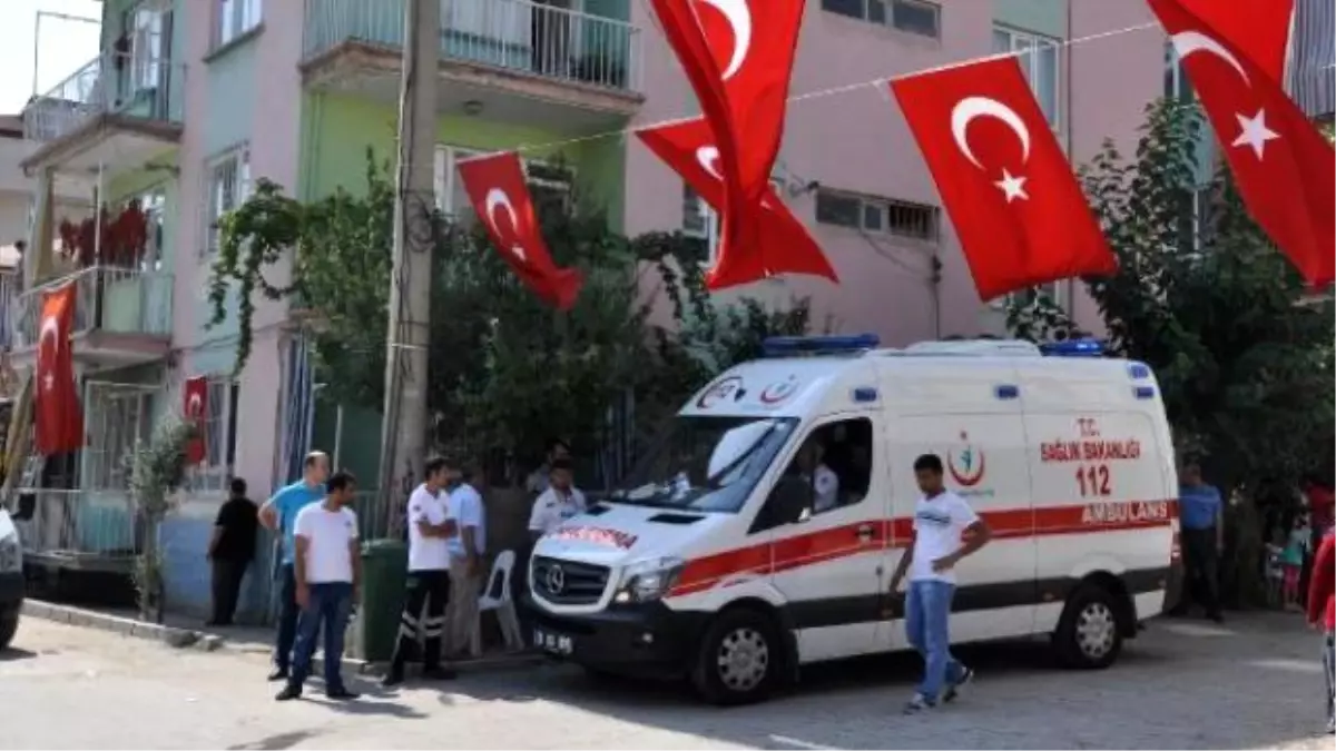 Kazayla Kendini Vuran Uzman Çavuşun Denizli\'deki Evine Ateş Düştü