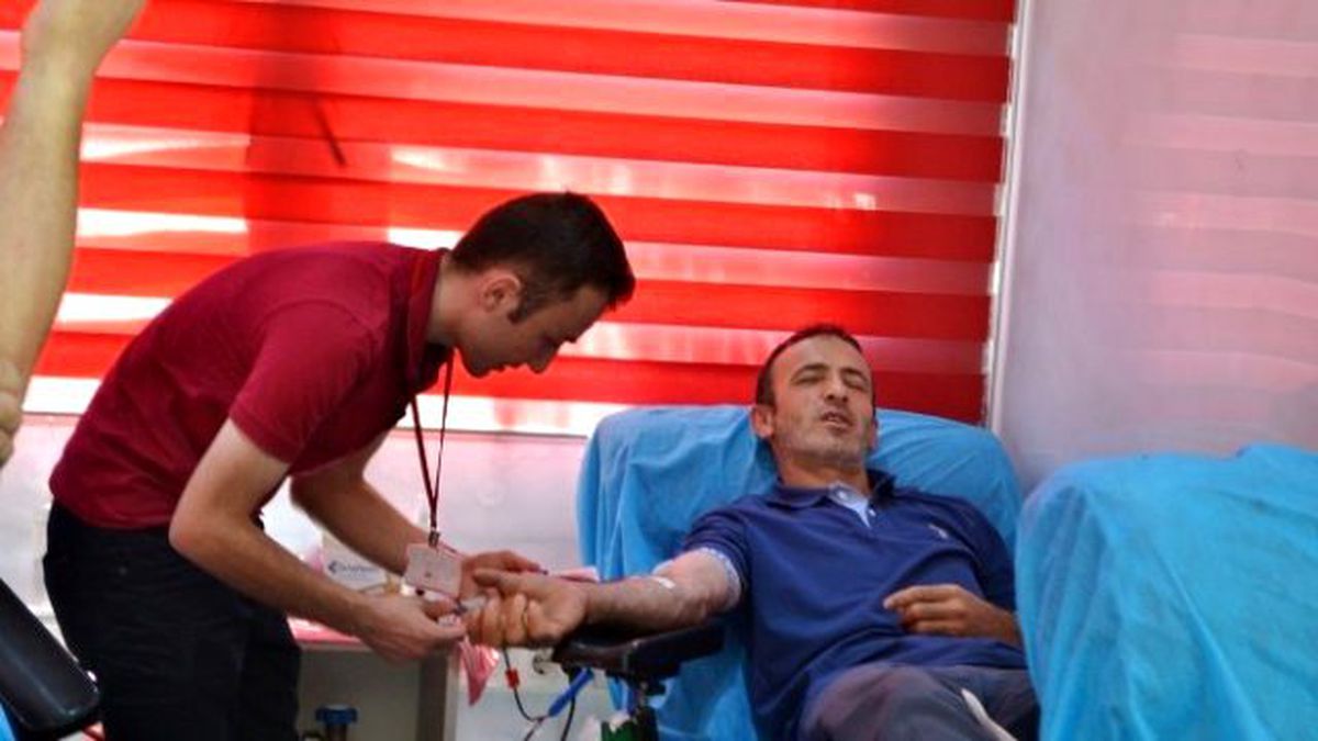 Kula\'da Bir Günde 53 Ünite Kan Toplandı