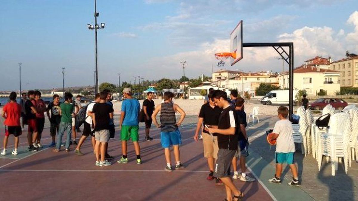 Lapseki\'de Sokak Basketbolu Turnuvası Başladı