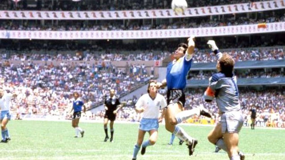 Maradona "Tanrının Eli"nin Hakemiyle Buluştu