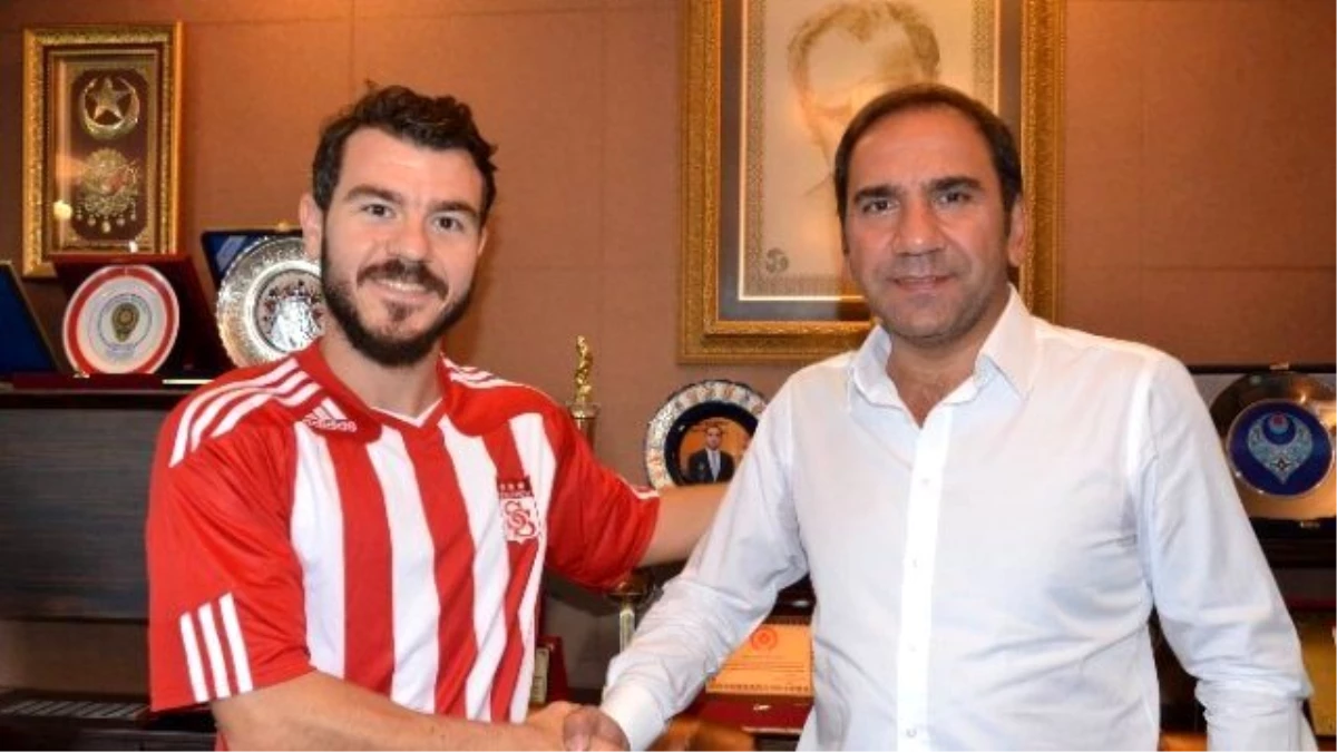 Medicana Sivasspor Yekta Kurtuluş ile 3 Yıllık Sözleşme İmzaladı