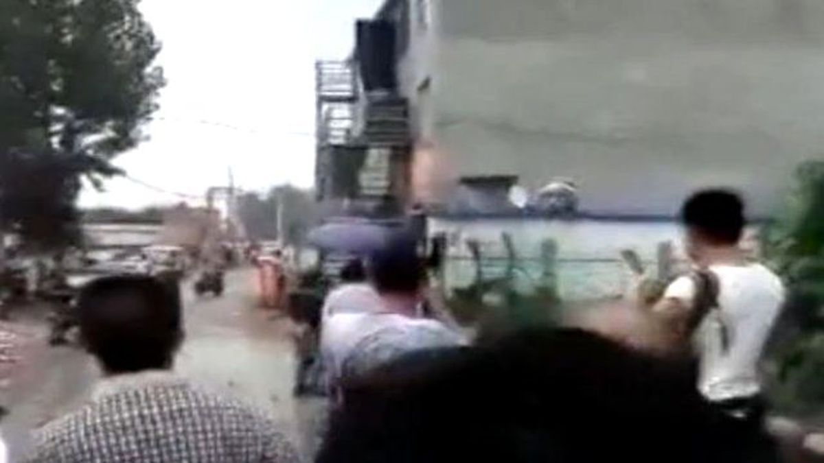 Polis Kendisine Tuğla Atan Adamı Herkesin İçinde Öldürdü!