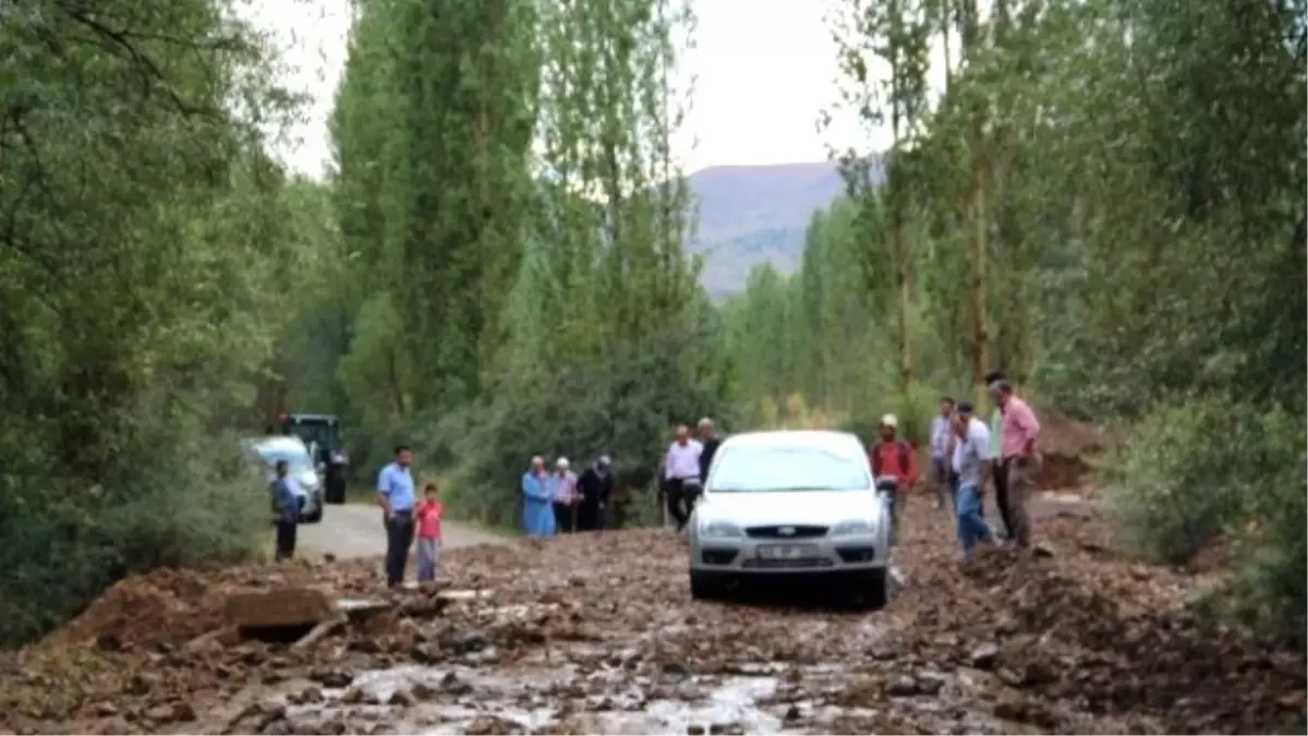 Oltu\'da Sağanak Yağış Sele Dönüştü