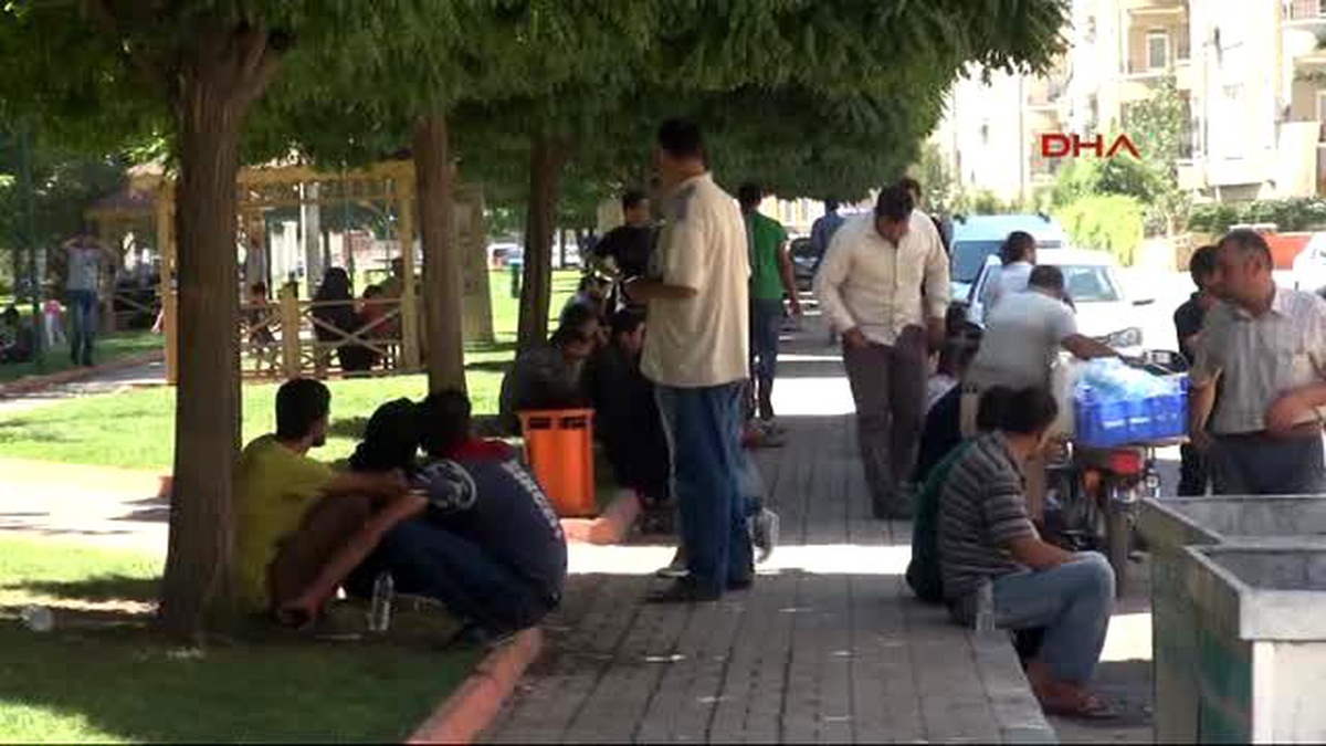 Şanlıurfa - Suriyeliler Kimlik Kartı Kuyruğuna Girdi