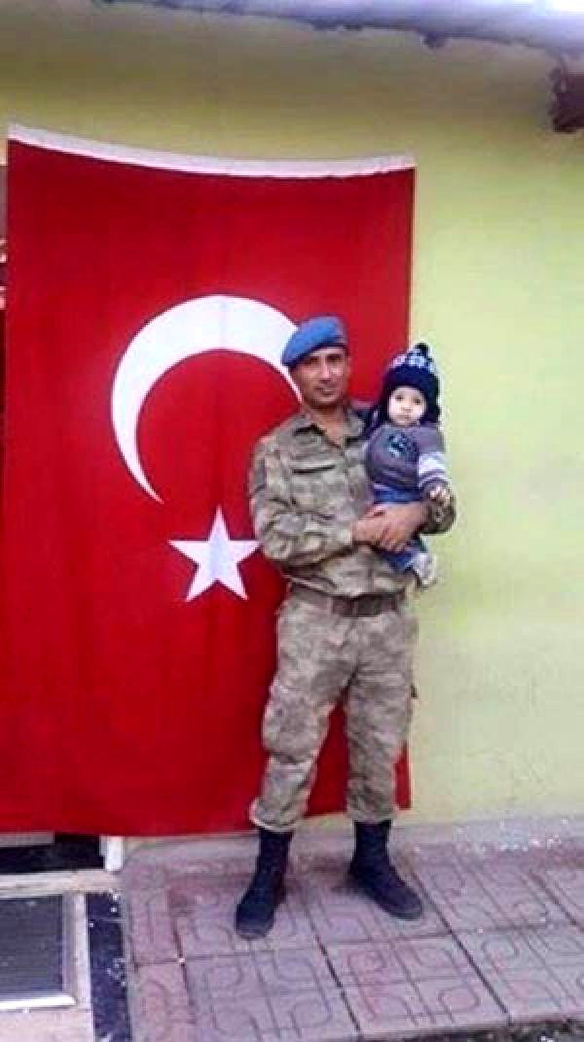 Şehit Uzman Çavuş Tufan\'ın Baba Evinde Yas