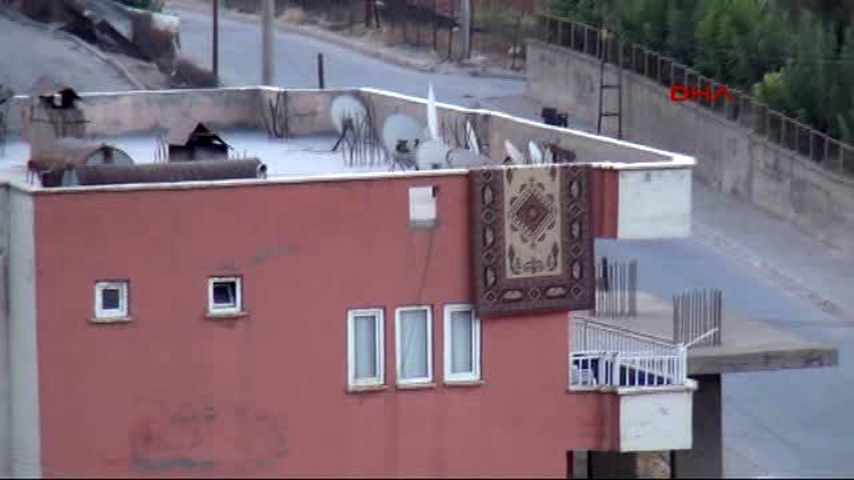 Şırnak\' Ta PKK\'lılar Polisle Çatıştı: 2 Kadın Yaralı -2