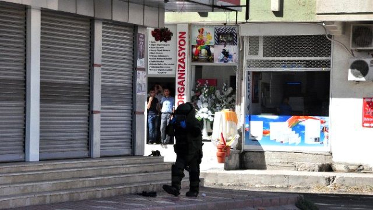 Şüpheli Çanta Polisi Alarma Geçirdi