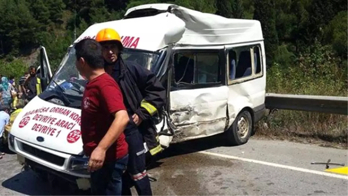 Yolcu Otobüsü, Orman Denetlemenin Minibüsüne Çarptı: 1 Ölü, 1 Yaralı
