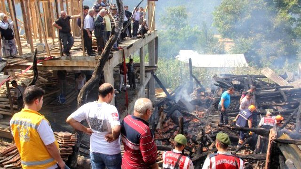 14 Yaşındaki Çocuk Evinde Çıkan Yangında Öldü