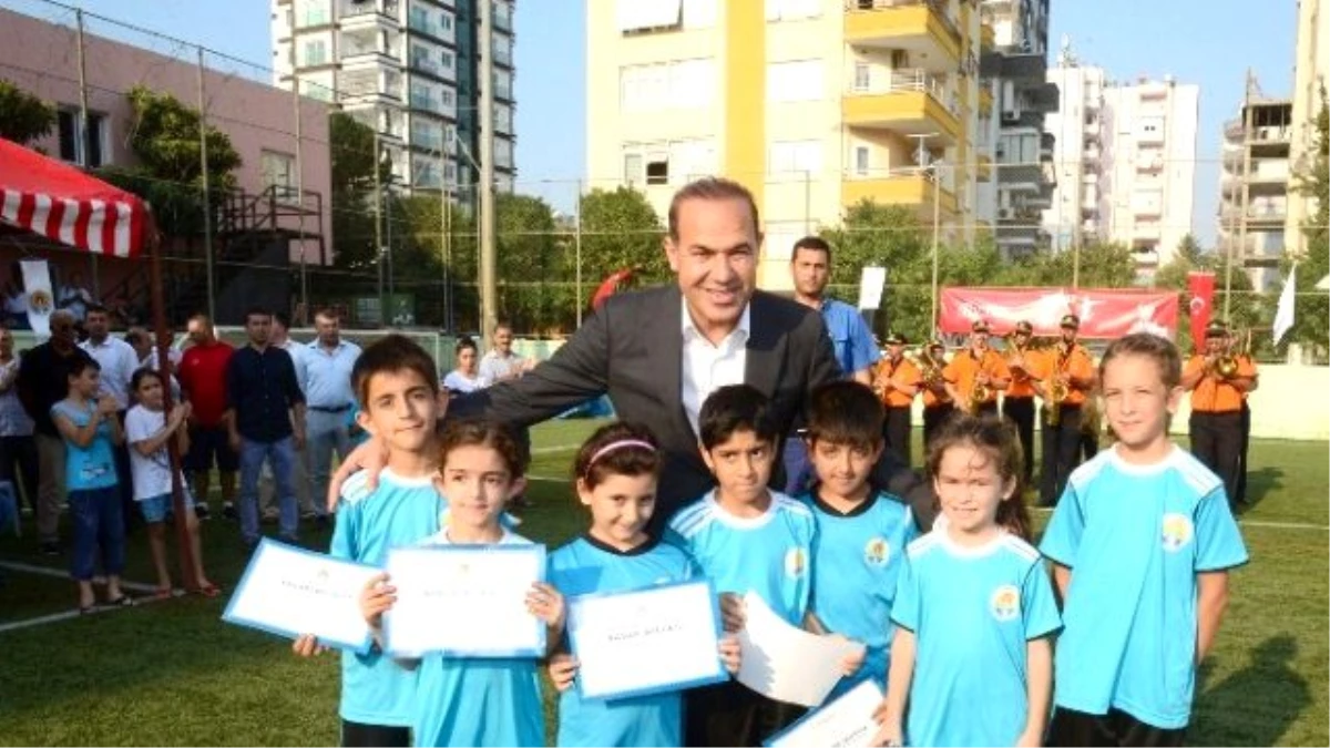Adana Büyükşehir Belediyesi Futbol Okulları Sezonu Törenle Kapattı
