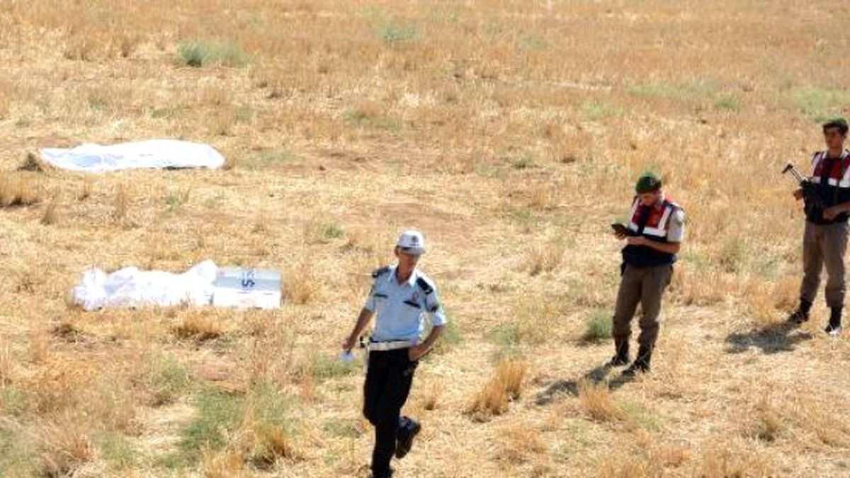 Aksaray\'da Otomobil Şarampole Devrildi: 2 Ölü, 1 Yaralı