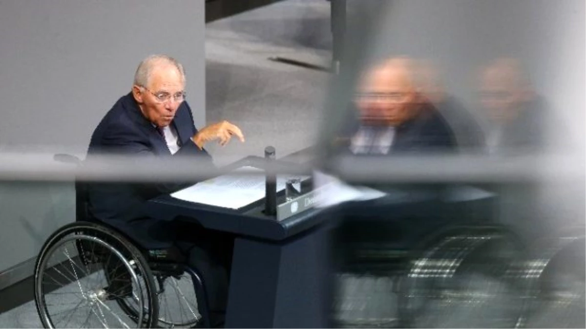 Alman Maliye Bakanı: "Yunanistan\'a Bir Şans Vermemek Sorumsuzluk Olur"