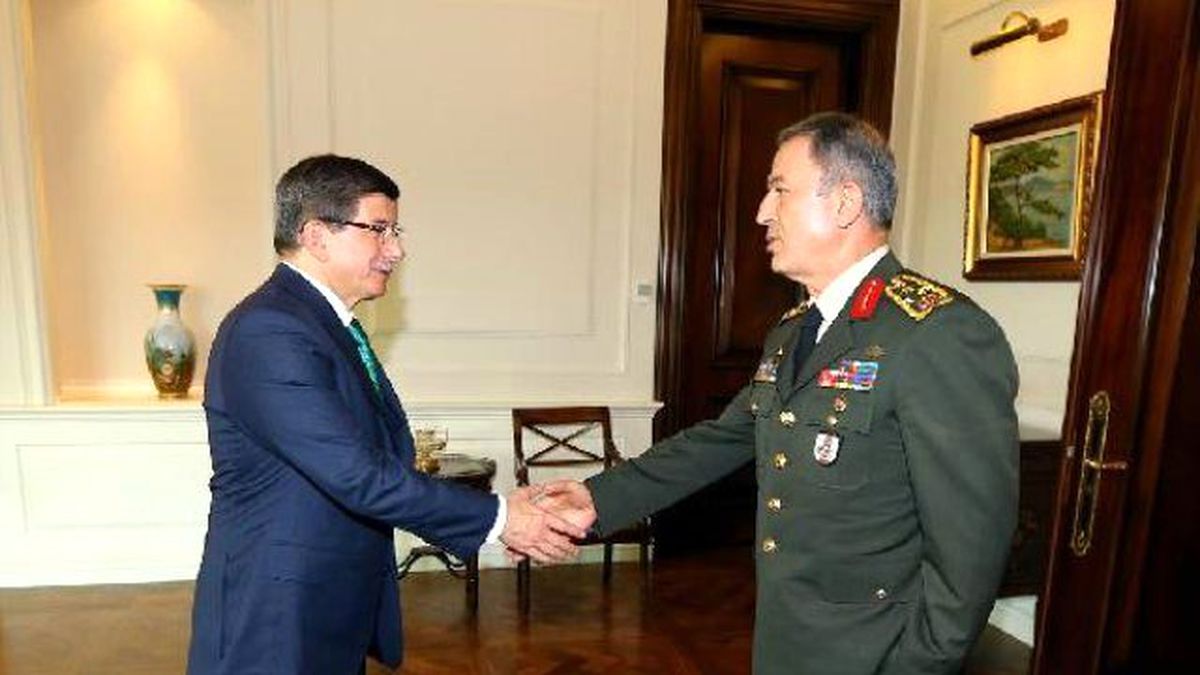 Başbakan Davutoğlu, Genelkurmay Başkanı Akar ve Kuvvet Komutanlarını Kabul Etti
