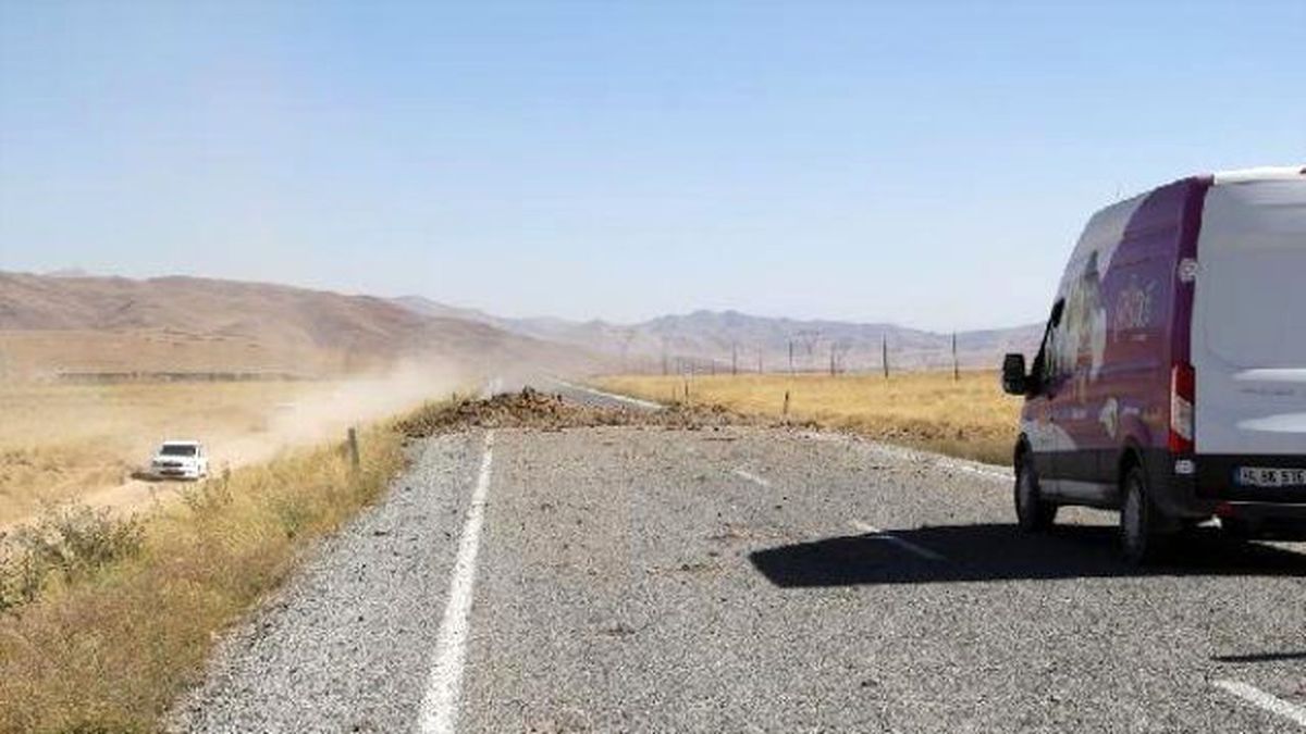 Başkale\'de Askeri Konvoya PKK\'dan Bombalı Tuzak