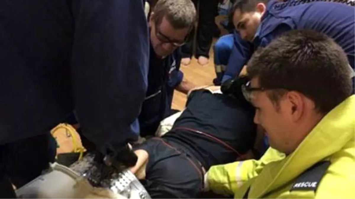 Çamaşır Makinesine Sıkışan Gencin Kurtarılması 3 Saat Sürdü