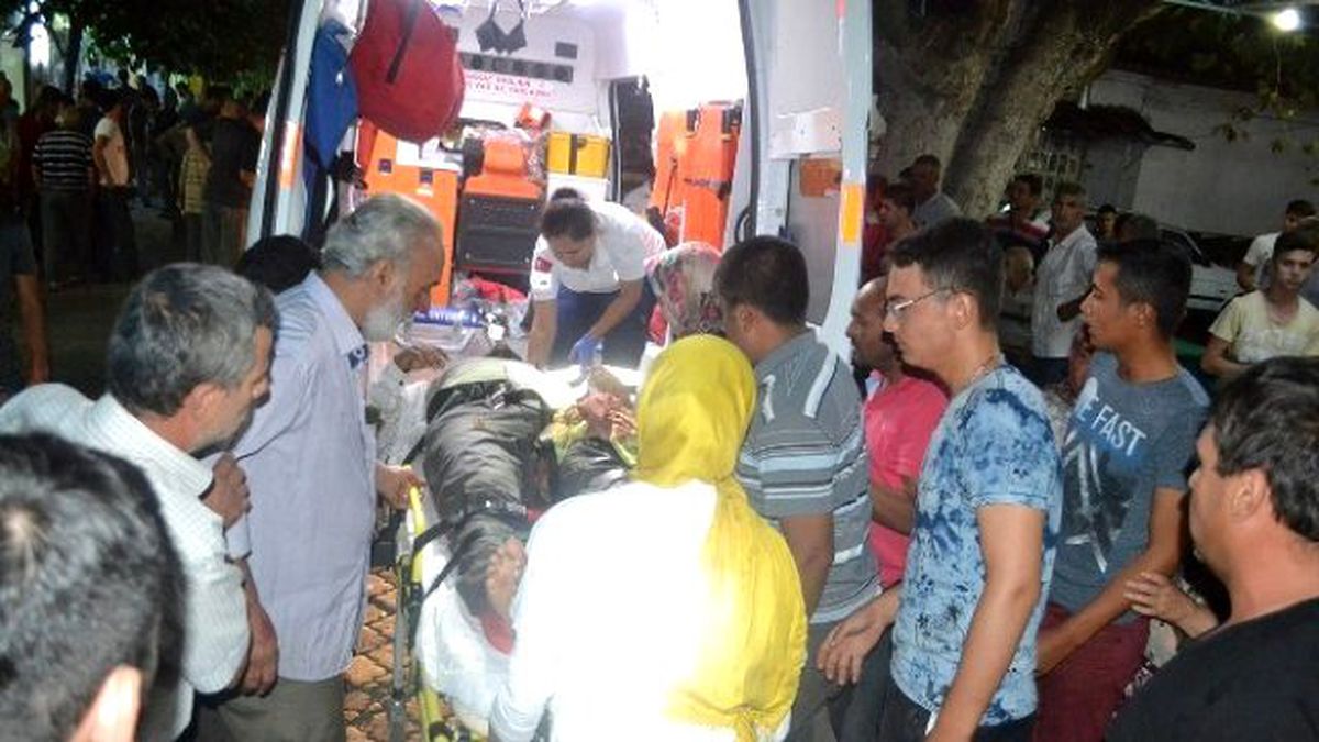 Çay Döküldü, Kan Döküldü: 5 Yaralı