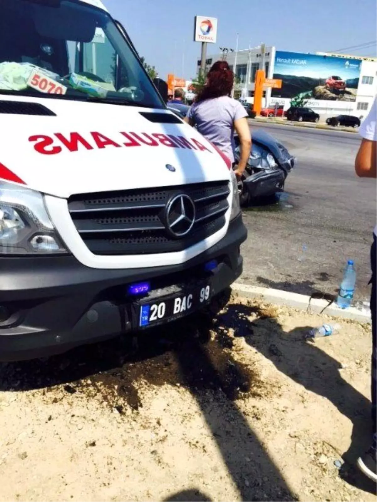 Denizli\'de Ambulans Kaza Yaptı: 3 Yaralı