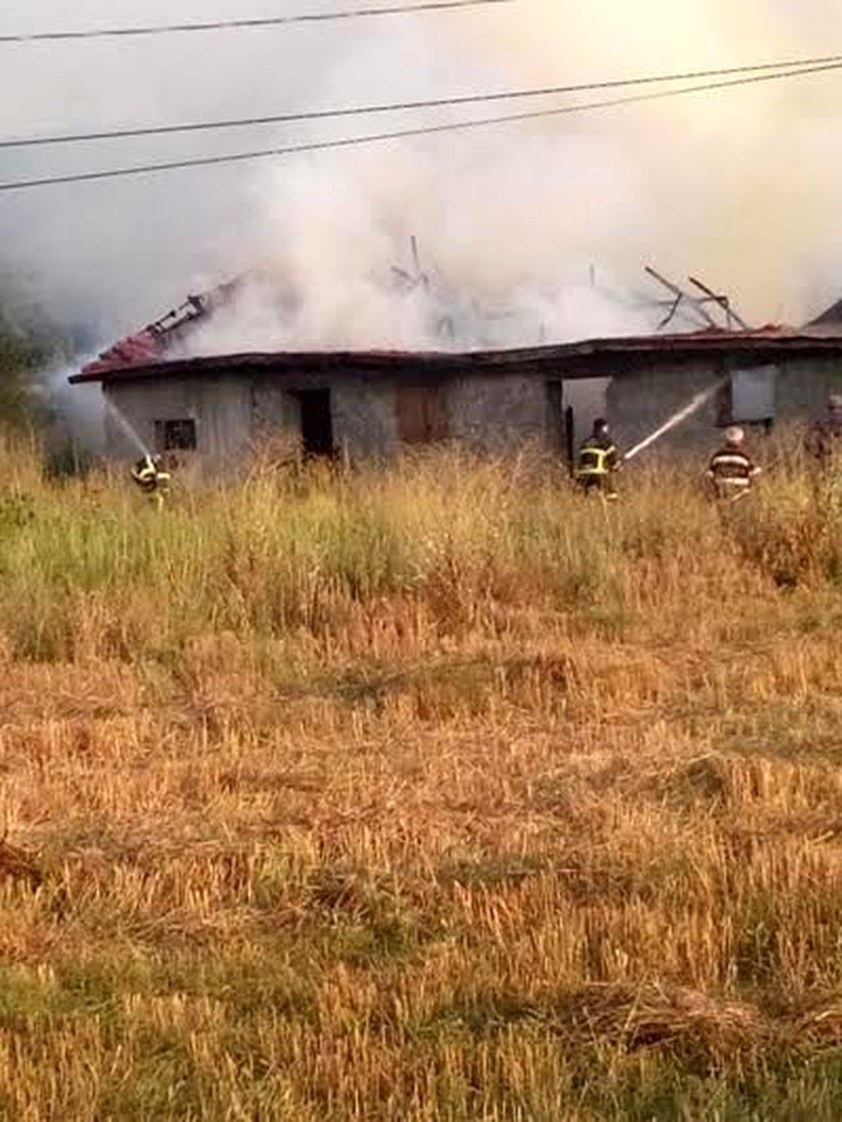 Depo Olarak Kullanılan Metruk Evde Çıkan Yangın Korkuttu