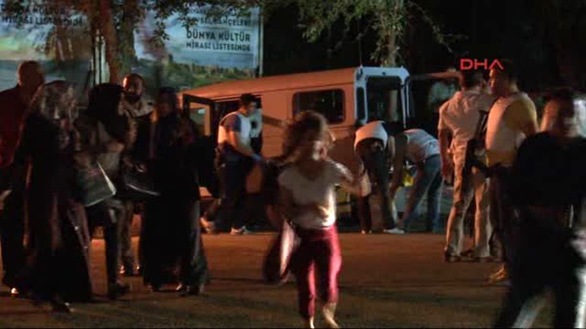 Diyarbakır'da Emniyete Silahlı Saldırı: 1 Polis Yaralı