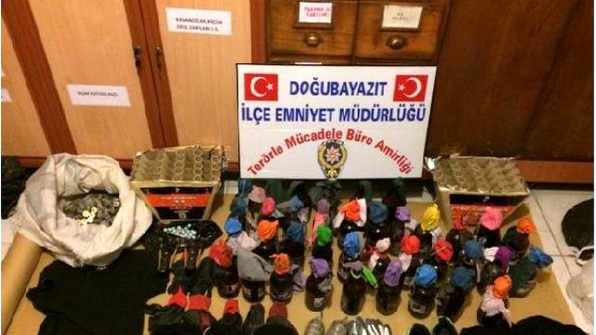 Doğubayazıt\'ta 37 Molotof Kokteyli Ele Geçirildi