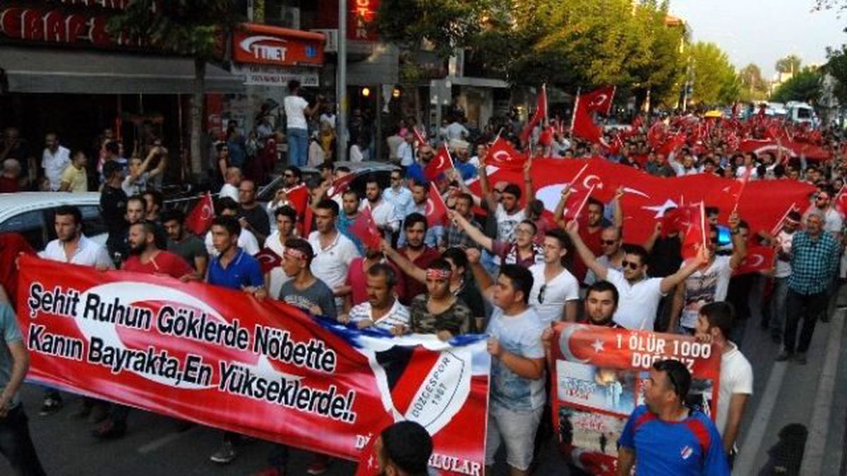 Düzce\'de Teröre Lanet Şehitlere Saygı Yürüyüşü