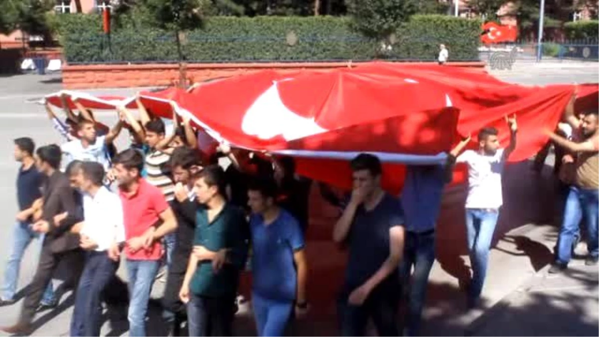 Erzurum\'da "Şehide Saygı" Yürüyüşü