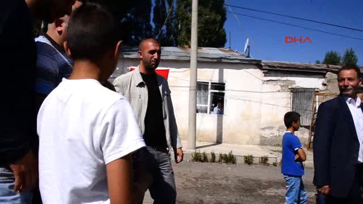 Erzurum Diyarbakır\'da Şehit Düşen Astsubay Aydemir\'in Babası Topluluğu, Çocuğumun Düğününde...