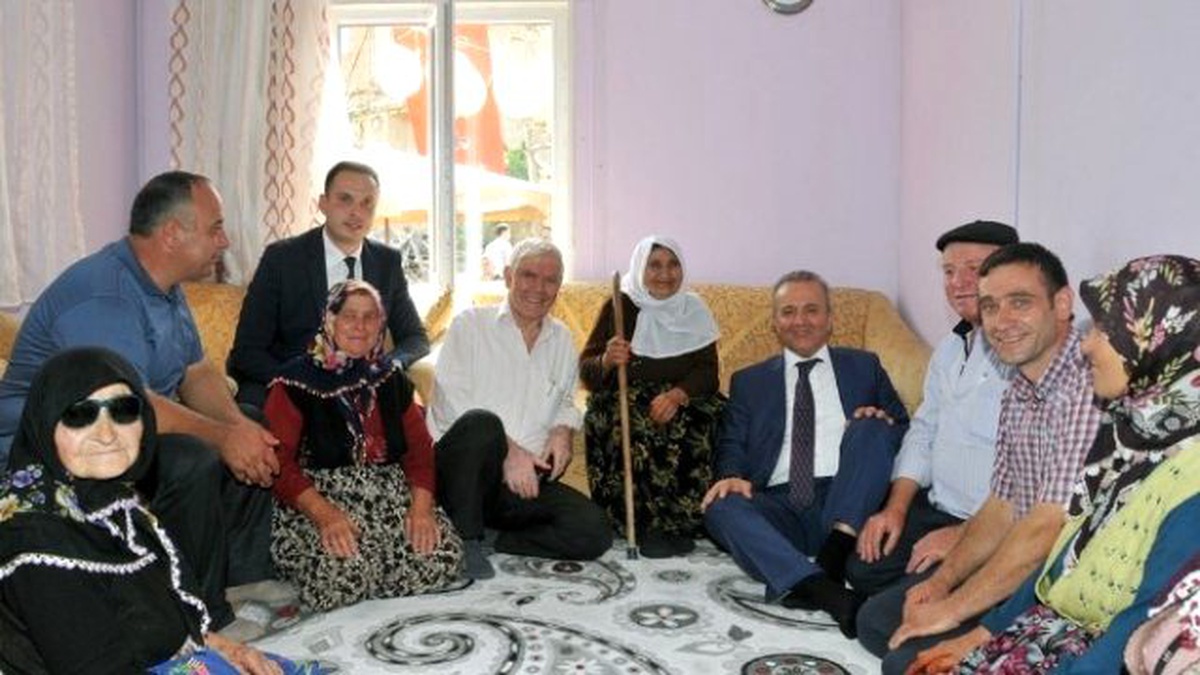 Evi Yanan Yaşlı Kadına Valilik El Uzattı