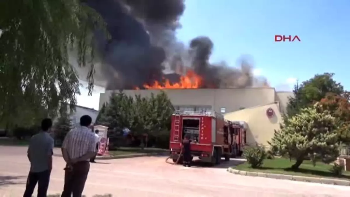 Fakültedeki Yangın Kontrol Altına Alınarak Söndürüldü