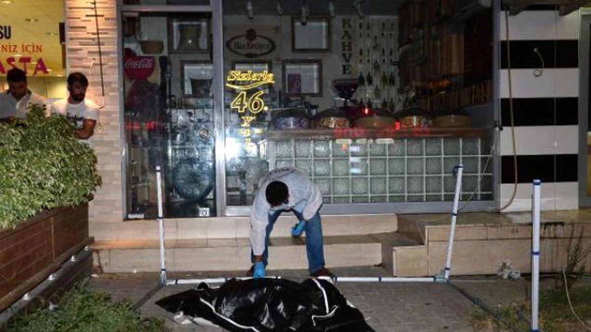 Genç Kız Arkadaşlarının Gözü Önünde Ölüme Atladı