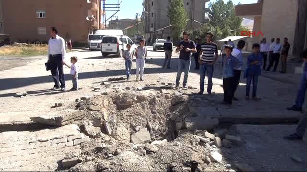 Hakkari Yüksekova\'da Polise Bombalı Saldırı