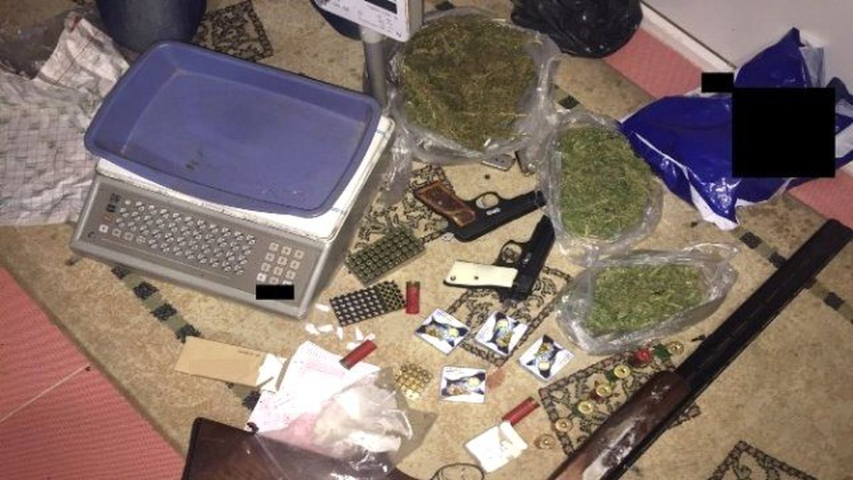 İzmir\'de Uyuşturucu Tacirlerine Darbe