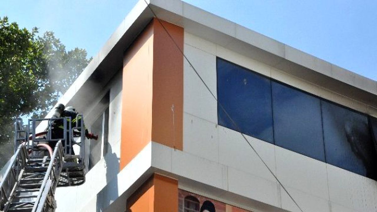 İzmit\'te Mağazada Yangın Çıktı
