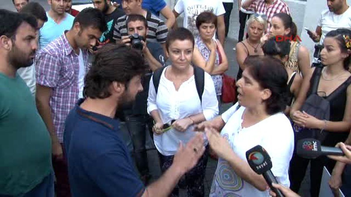 Kadınlar Barış İçin Beyoğlu\'nda Eylem Yaptı