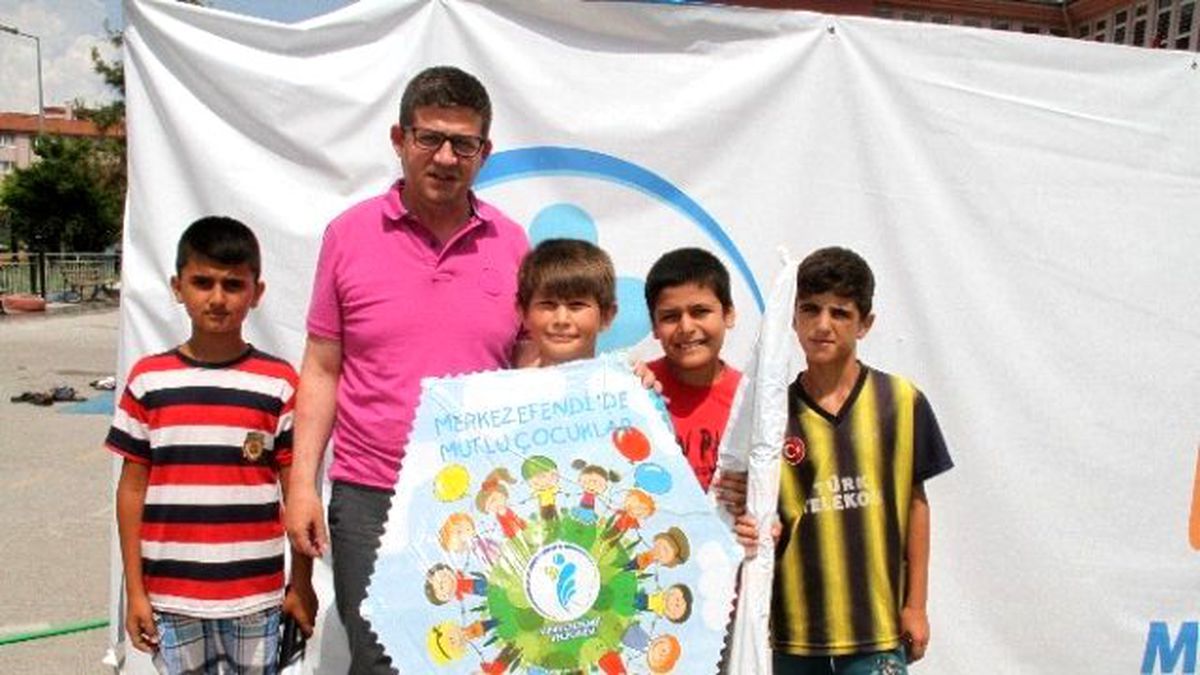 Merkezefendi Belediyesi\'nden Çocuklara Uçurtma