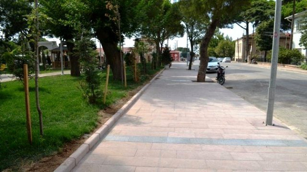 Saadettin Baycan Parkına Andazit Kaldırım