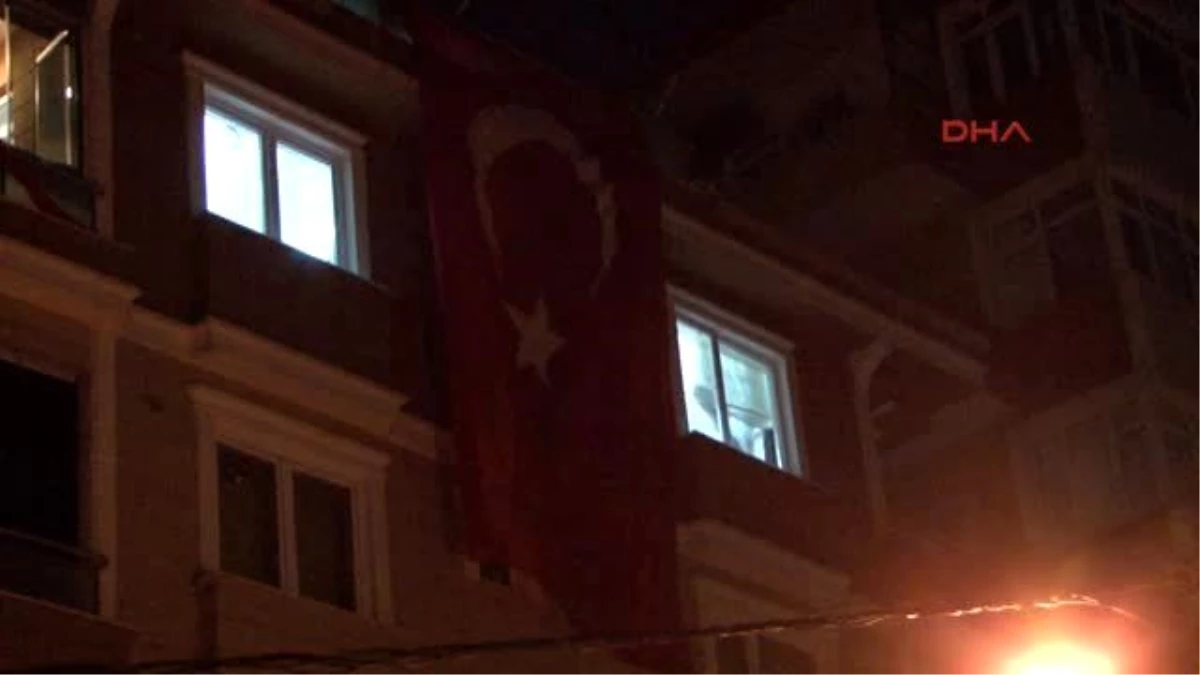 Şehit Er Ömer Erüstün\'ün İstanbul Güngören\'deki Babaevinde Yas...