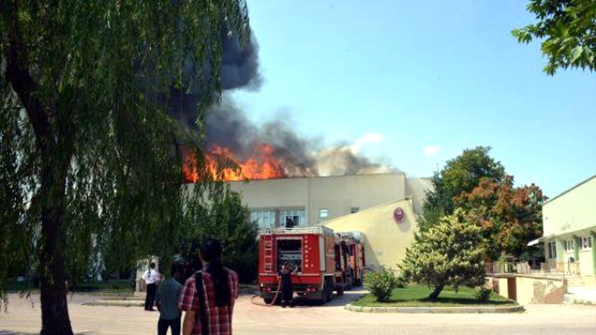 Selçuk Üniversitesi Veteriner Fakültesi\'nde Yangın (2)
