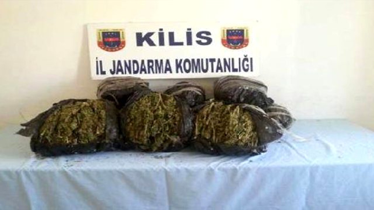 Sınıra Bırakılan Çuvaldan Esrar Çıktı