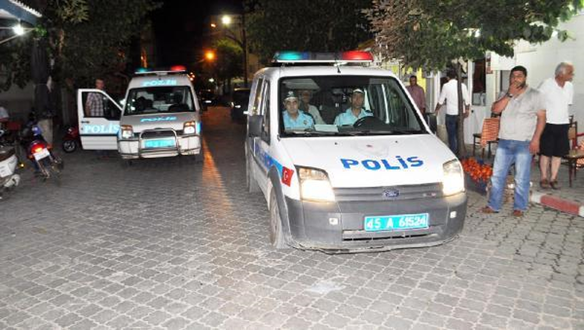 Two People Fight For Priority To Read The Same Newspaper, Leaving Six Wounded