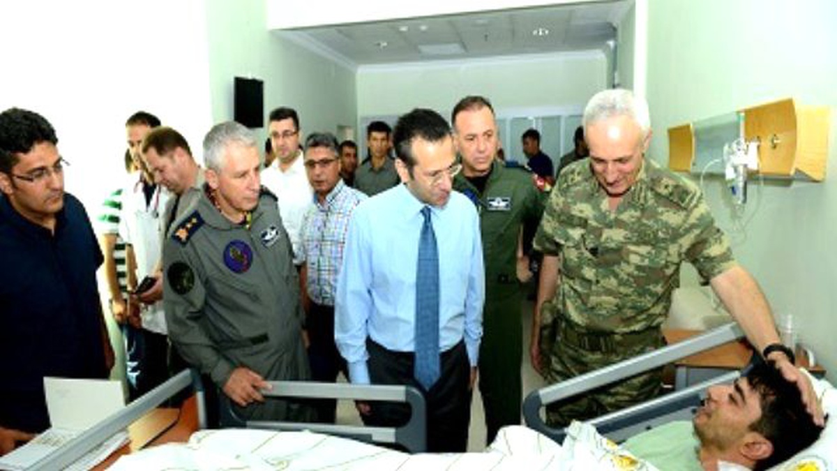 Vali Aksoy, Yaralı Askerleri Ziyaret Etti