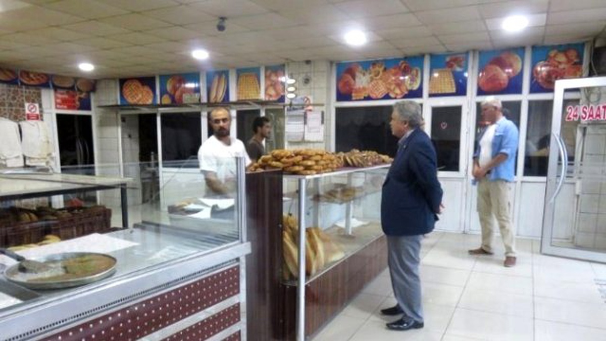 Vali Kahraman\'dan Sabah Namazı Sonrası Esnaf Ziyareti