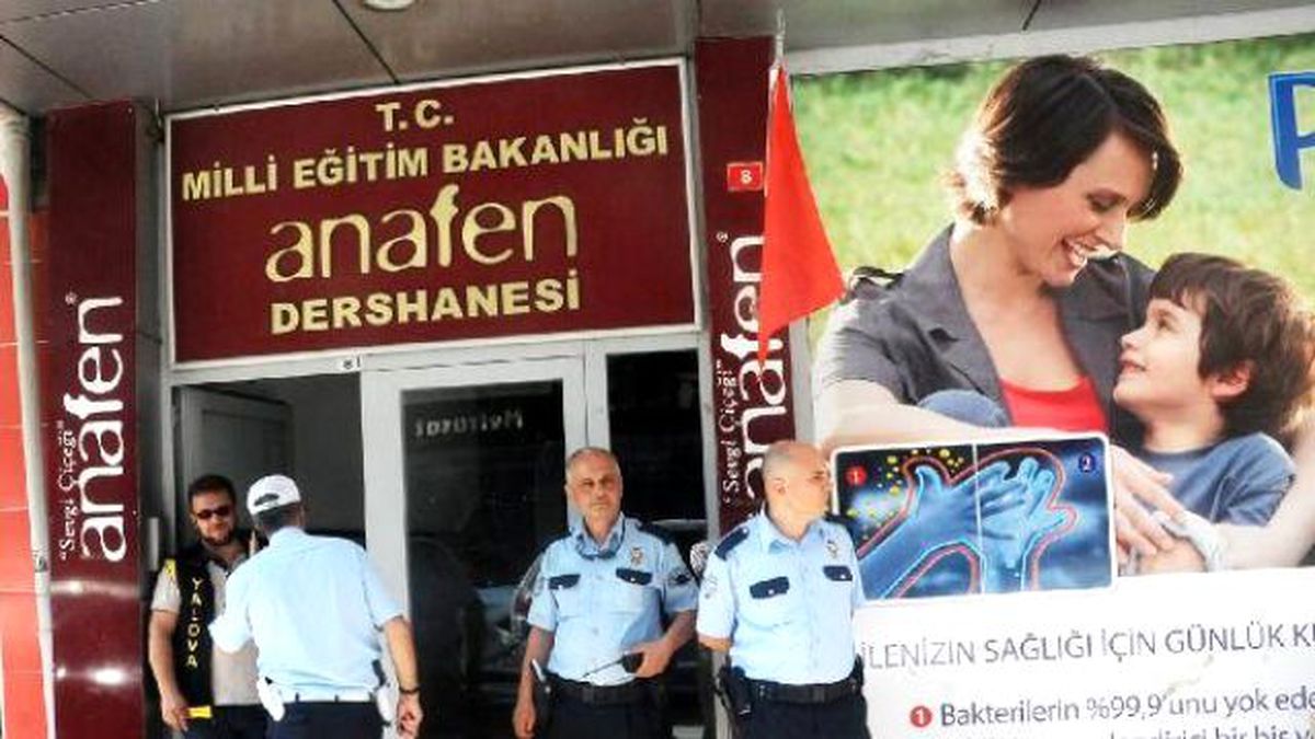 Yalova\'da, Polis Dershanede Arama Yaptı