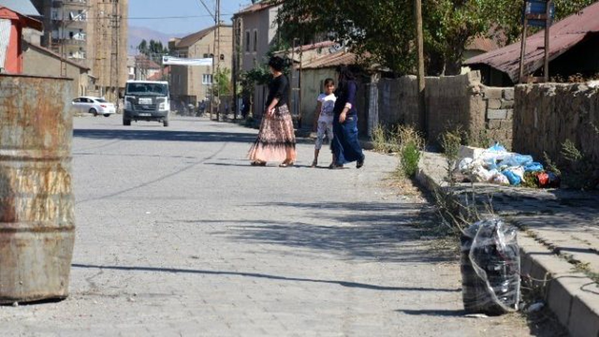 Yüksekova\'nın Dört Bir Yanı Patlayıcılarla Dolu