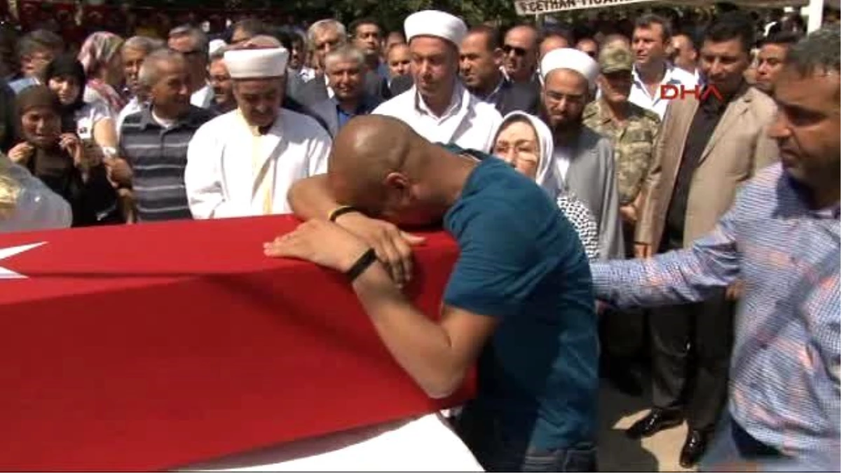 Adana Şehit Uzman Çavuş Ferdi Gerekli\'nin Oğlu Cenaze Törenine Subay Kıyafetiyle Geldi