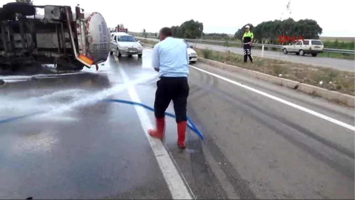 Afyonkarahisar - Ayçiçek Yağı Yüklü Tanker Otomobile Çarptı: 1 Yaralı