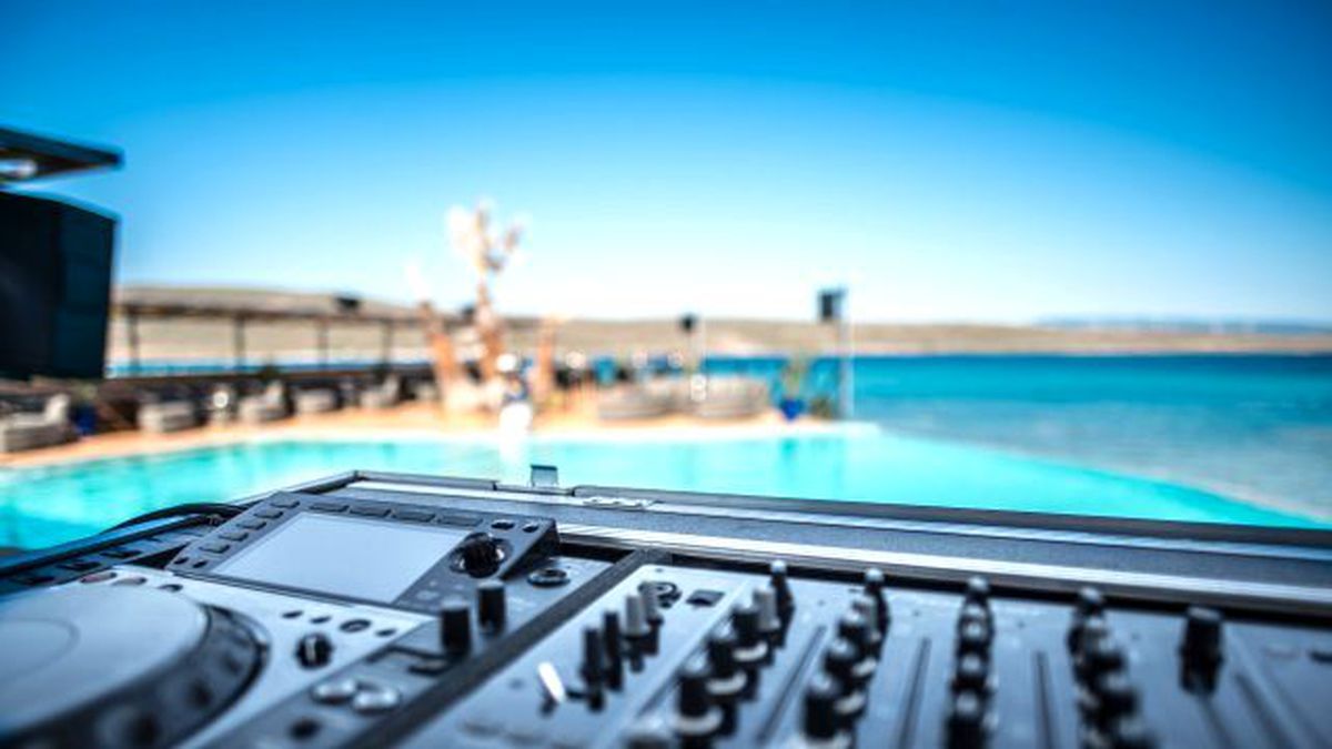 Alaçatı Sound Pool\'da Roger Sanchez Rüzgarı
