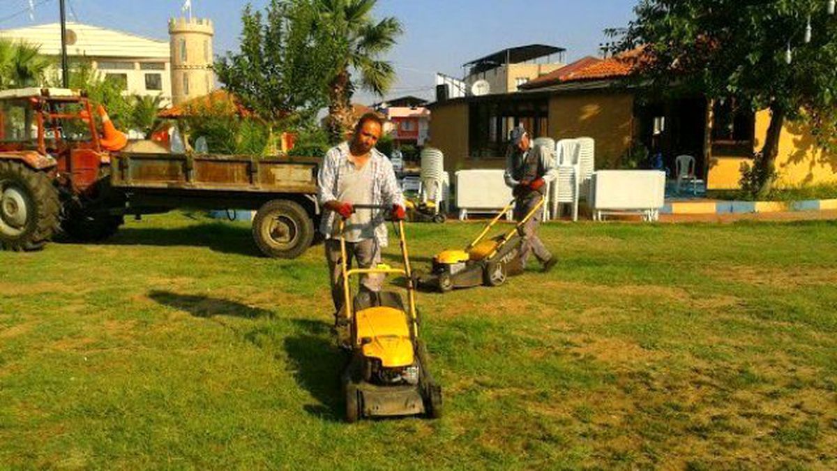Alaşehir Park ve Bahçeler Müdürlüğü\'nden Yoğun Mesai