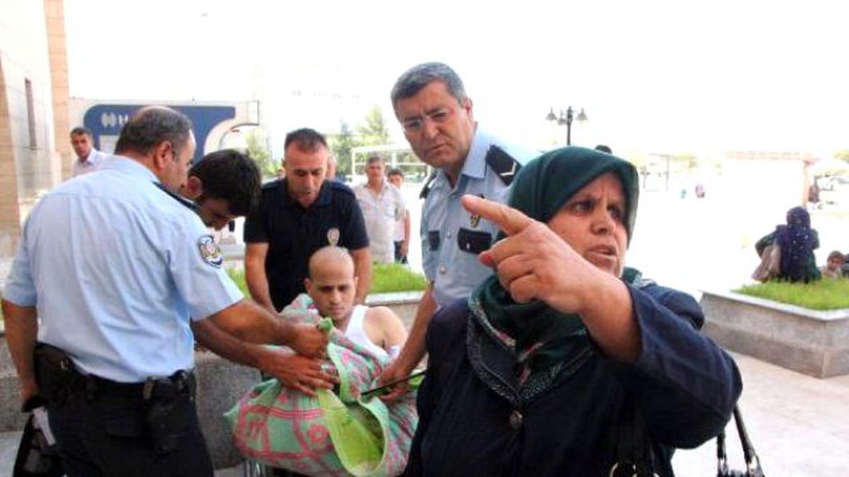 Ambulans Tahsis Edilmeyen Engelli Gencin Annesi İsyan Etti